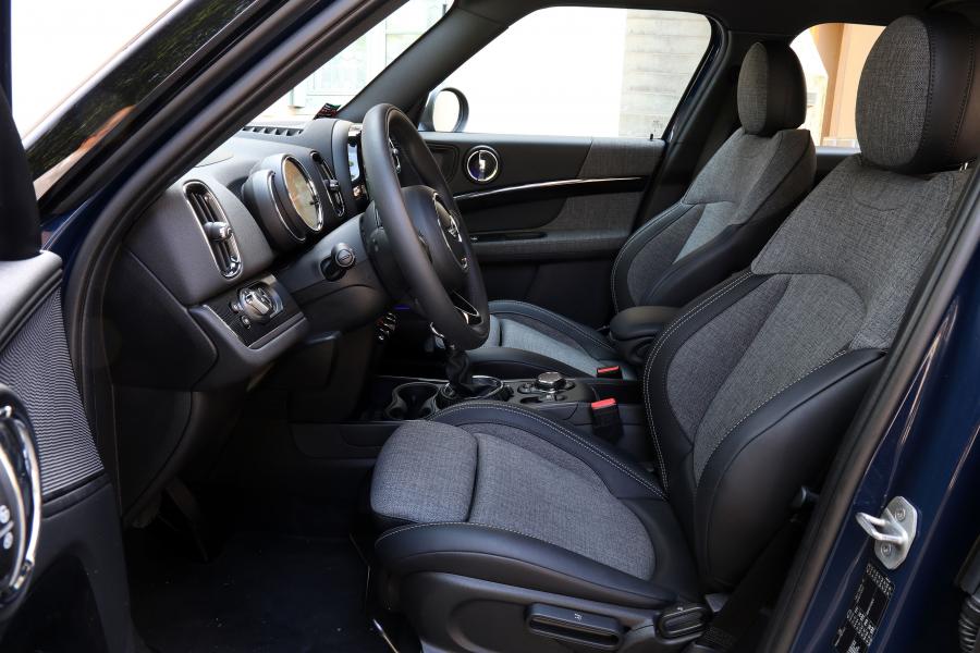 Интерьер Mini Cooper Countryman 2017 года  (WW) (фото 10 из 18)